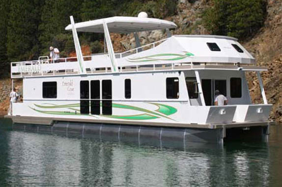 Spacious Emerald houseboat rental perfect for a family lake vacation on Bullards Bar.