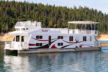 The luxury dog-friendly Ruby houseboat rental waiting for your Bullards Bar lake vacation.